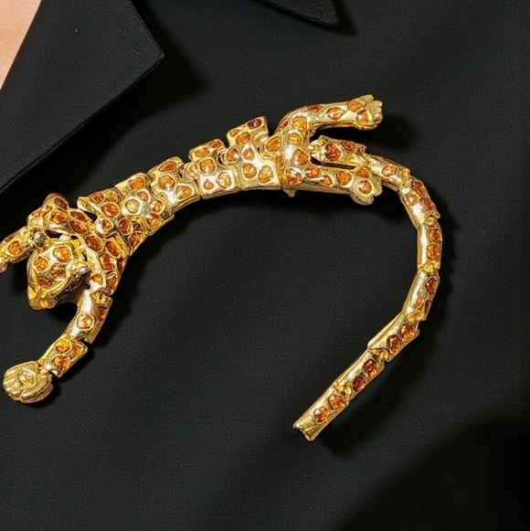 Jewelry - Vintage Leopard Pin Articulated  Shoulder Pet Green  Rhinestone Eyes